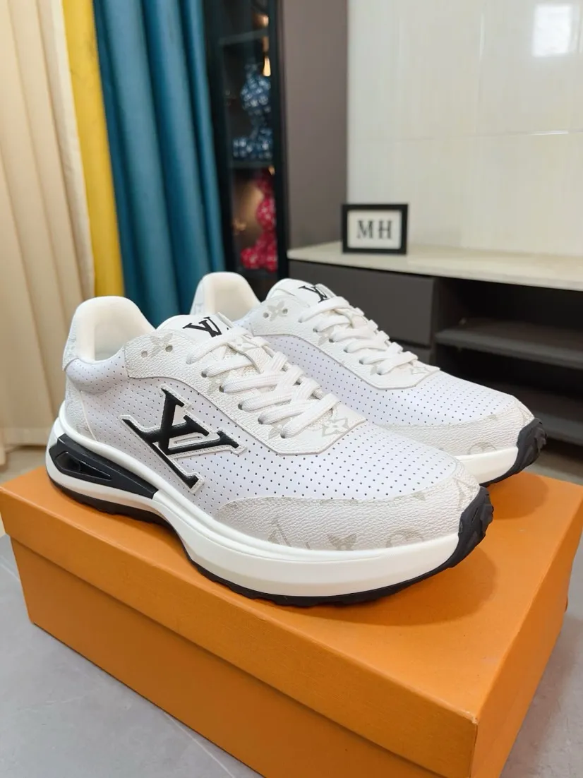 Men's shoes💰458🌸🌸【LV】Louis Vuitton🔍Top Purchasing Agency🇮🇹 Lu Street Fashion God's new sports shoes are coming and are on sale at the counter simultaneously. Original factory configuration, original cowhide fabric imported from Italy, high-quality embossed splicing complex process, sports fashionista, imported water-dyed sheepskin lining, sole: Wang Yuan factory specializes in original sole super comfortable, original factory follow-up goods 🔍🔍High quality, you can enter and leave the counter at will, welcome to compare and synchronize with the counter, code number 38-44, 45 customized